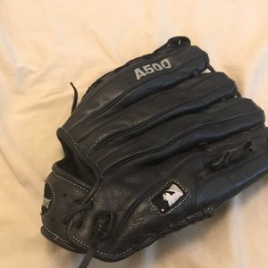 Left handed baseball glove